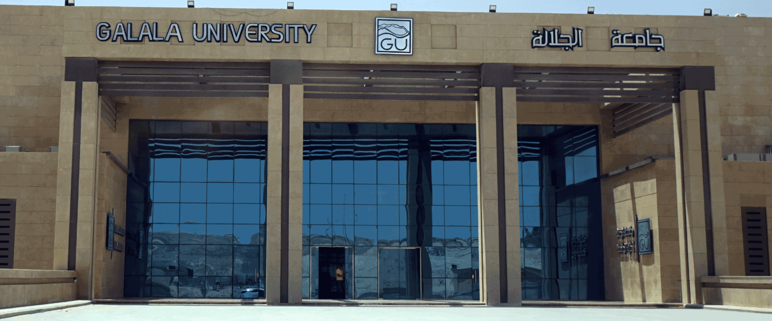 مدخل جامعة الجلالة — صورة من معرض أعمال مقاول الواجهات.